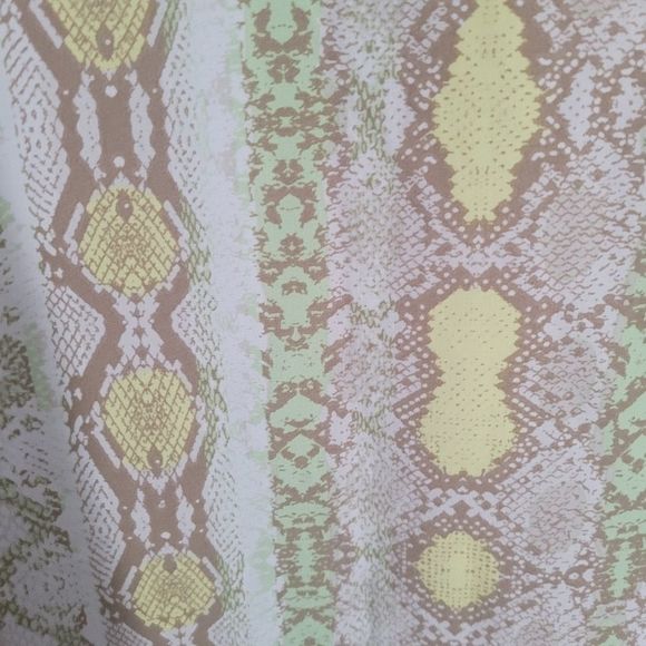 COPY - NWT -Snake print button up blouse/tunic - Picture 5 of 8